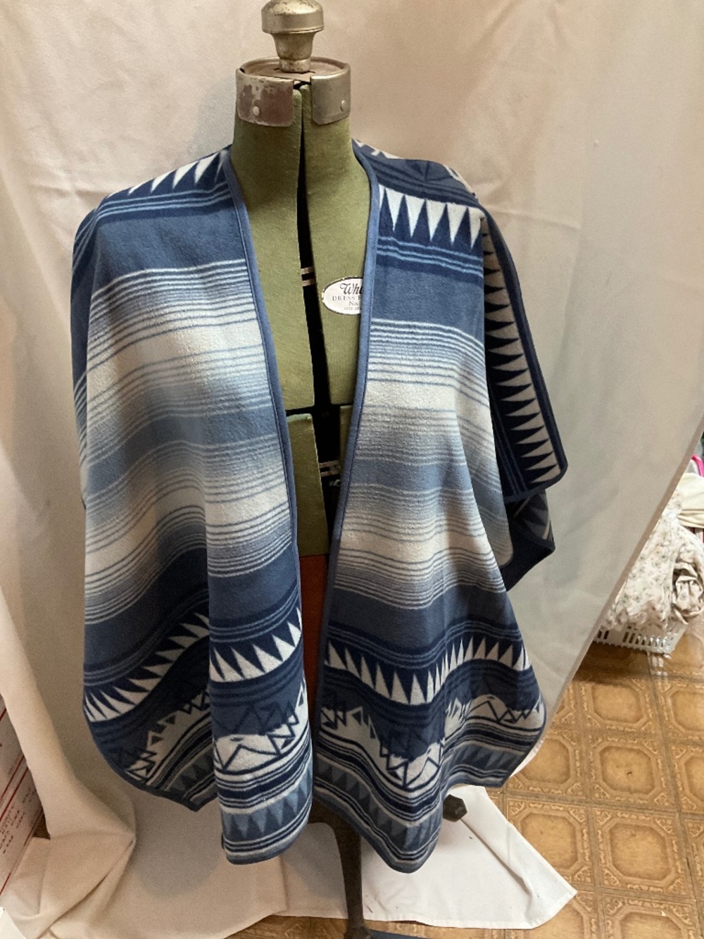 Free hanging wrap made by Woolrich. W253